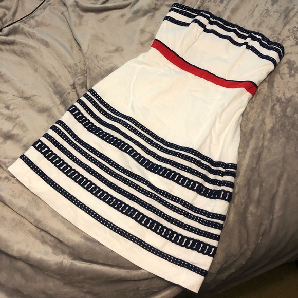 Vineyard Vines Dresses & Skirts - Vineyard Vines Embroidered Stripe Strapless Dress